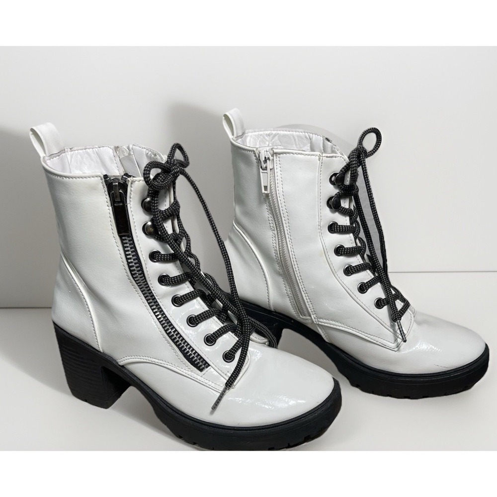 Forever 21 White Chunky Gogo  Lace Up Boots‎ Size 8